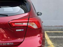 Ford Focus Hatchback EcoBoost 180 Automatic ST Line - фото 9