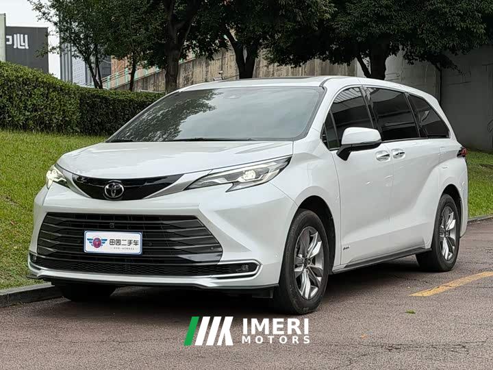 Toyota Sienna 2.5L Hybrid AWD Premium - car from China