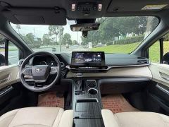 Toyota Sienna 2.5L Hybrid AWD Premium - photo 13