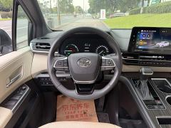 Toyota Sienna 2.5L Hybrid AWD Premium - photo 14