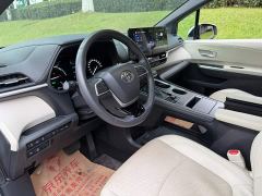 Toyota Sienna 2.5L Hybrid AWD Premium - photo 7