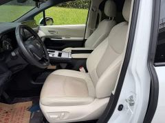 Toyota Sienna 2.5L Hybrid AWD Premium - photo 8