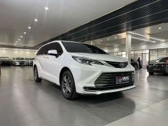 Toyota Sienna 2.5L Hybrid AWD Premium Edition - photo 3