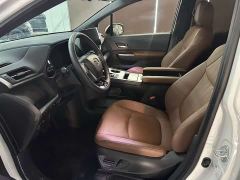 Toyota Sienna 2.5L Hybrid AWD Premium Edition - photo 4