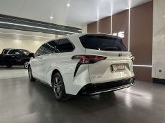 Toyota Sienna 2.5L Hybrid AWD Premium Edition - photo 7