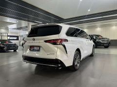 Toyota Sienna 2.5L Hybrid AWD Premium Edition - photo 9