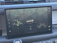 Land Rover Defender 110 3.0T P400 Dark Edition - фото 16
