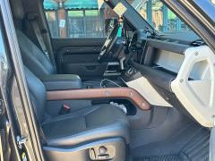 Land Rover Defender 110 3.0T P400 Dark Edition - фото 18