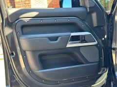 Land Rover Defender 110 3.0T P400 Dark Edition - фото 8