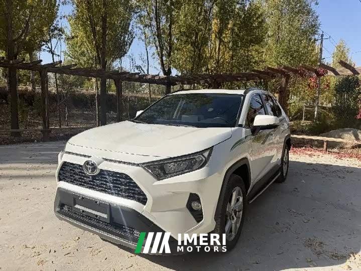 Toyota RAV4 2.0L CVT FWD Style Edition - автомобиль из Китая