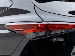 Toyota Crown Venza 2.5L HEV AWD Premium - фото 11