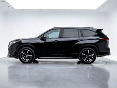 Toyota Crown Venza 2.5L HEV AWD Premium - фото 4