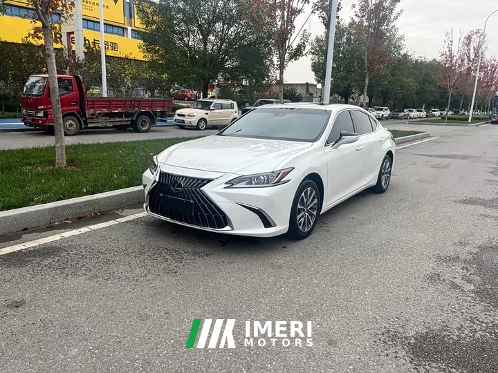 Lexus ES 300h Excellence Edition
