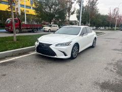 Lexus ES 300h Excellence Edition - фото 1