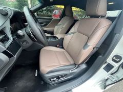 Lexus ES 300h Excellence Edition - фото 10