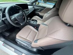 Lexus ES 300h Excellence Edition - фото 11
