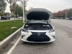 Lexus ES 300h Excellence Edition - фото 17