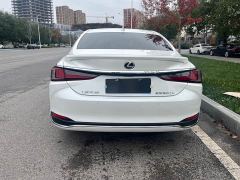 Lexus ES 300h Excellence Edition - фото 18