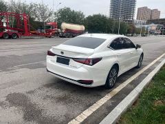 Lexus ES 300h Excellence Edition - фото 20