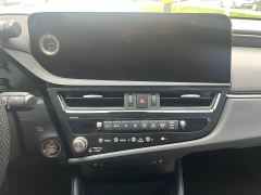 Lexus ES 300h Excellence Edition - фото 7