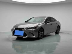 Lexus ES 300h Premium Edition - ფოტო 1