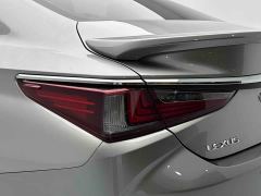 Lexus ES 300h Premium Edition - ფოტო 8
