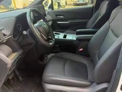 Toyota Sienna 2.5L Hybrid Premium Edition - ფოტო 4