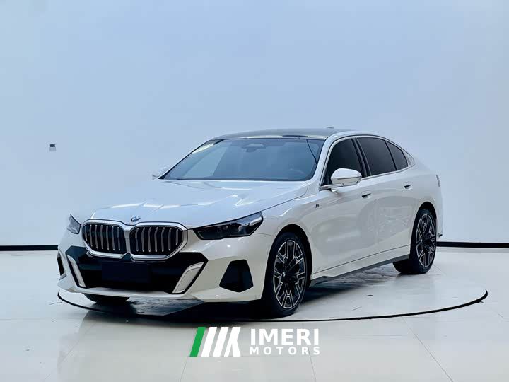 BMW 5 Series 530Li Luxury M Sport Package - автомобиль из Китая