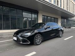 Lexus ES 300h Premium Edition - ფოტო 1