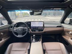 Lexus ES 300h Premium Edition - ფოტო 5