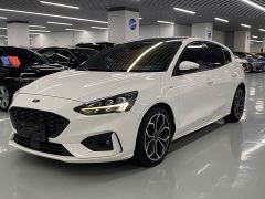 Ford Focus Hatchback EcoBoost 180 Automatic ST Line - ფოტო 1