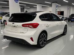 Ford Focus Hatchback EcoBoost 180 Automatic ST Line - ფოტო 12