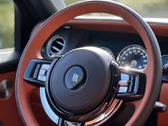 Rolls-Royce Cullinan Black Badge Neon Nights - ფოტო 10