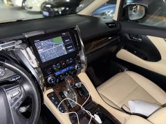 Toyota Alphard Hybrid 2.5L Luxury - фото 13