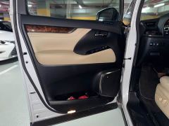 Toyota Alphard Hybrid 2.5L Luxury - фото 14