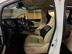 Toyota Alphard Hybrid 2.5L Luxury - фото 17