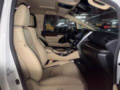 Toyota Alphard Hybrid 2.5L Luxury - фото 6