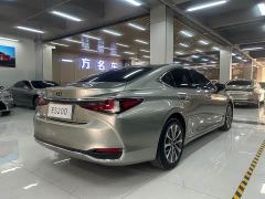 Lexus ES 200 Luxury - ფოტო 11