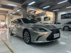 Lexus ES 200 Luxury - ფოტო 3