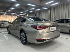 Lexus ES 200 Luxury - ფოტო 9