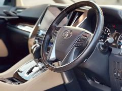 Toyota Alphard 3.5L Automatic - ფოტო 19