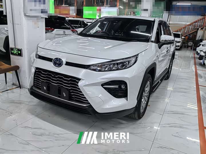 Toyota Wildland Hybrid 2.5L E-CVT FWD Luxury Plus