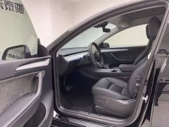 Tesla Model Y Rear-Wheel Drive - ფოტო 17
