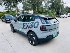 Volvo EX30 Rear-Wheel Drive Extended Range Ultra - photo 4