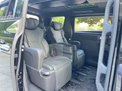 Toyota Alphard Hybrid 2.5L Premium Gold Edition - photo 5
