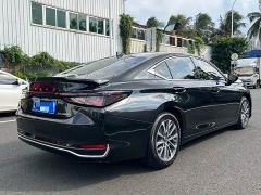 Lexus ES 300h Premium Edition - ფოტო 9