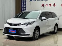Toyota Sienna 2.5L Hybrid AWD Premium - photo 1
