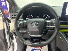 Toyota Sienna 2.5L Hybrid AWD Premium - photo 11