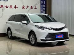 Toyota Sienna 2.5L Hybrid AWD Premium - photo 3