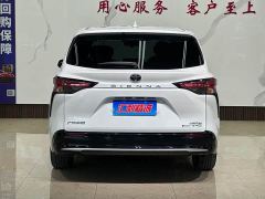 Toyota Sienna 2.5L Hybrid AWD Premium - photo 4